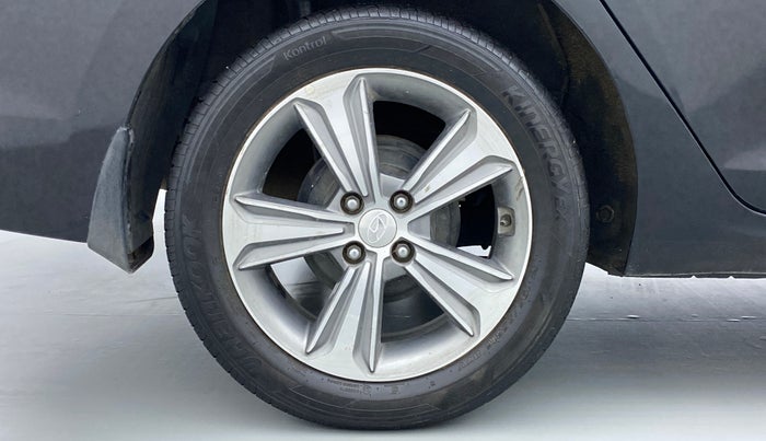 2018 Hyundai Verna 1.6 SX VTVT (O), Petrol, Manual, 33,444 km, Right Rear Wheel