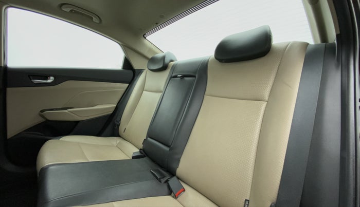 2018 Hyundai Verna 1.6 SX VTVT (O), Petrol, Manual, 33,444 km, Right Side Door Cabin View