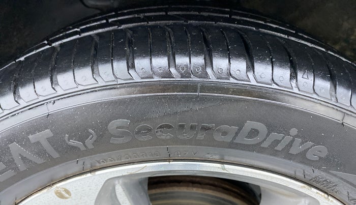 2018 Hyundai Verna 1.6 SX VTVT (O), Petrol, Manual, 33,444 km, Left Front Tyre Tread
