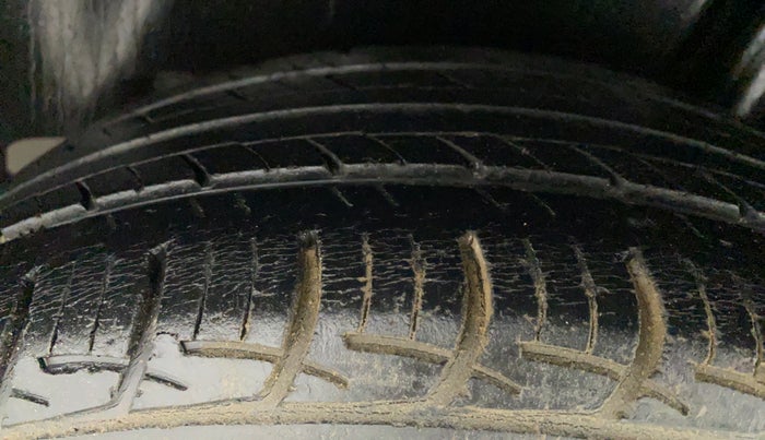 2015 Maruti Ciaz VXI, Petrol, Manual, 59,890 km, Left Rear Tyre Tread