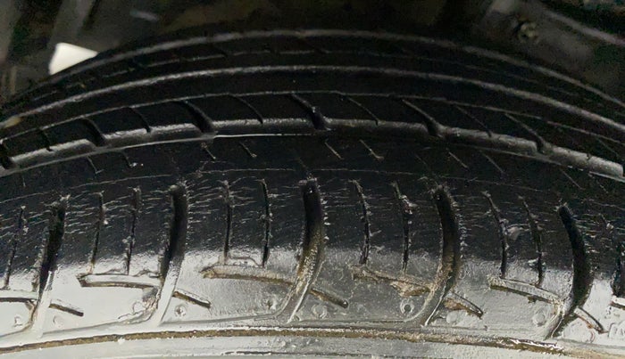 2015 Maruti Ciaz VXI, Petrol, Manual, 59,890 km, Left Front Tyre Tread