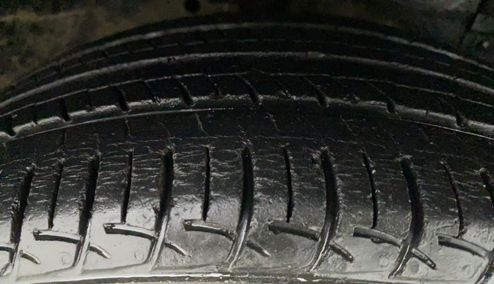 2015 Maruti Ciaz VXI, Petrol, Manual, 59,890 km, Right Front Tyre Tread