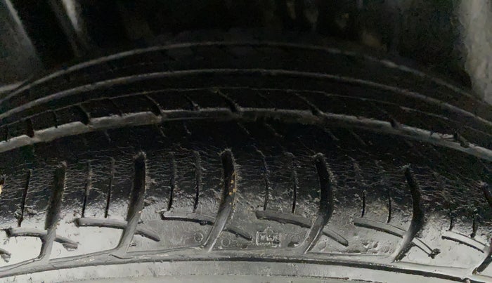 2015 Maruti Ciaz VXI, Petrol, Manual, 59,890 km, Right Rear Tyre Tread