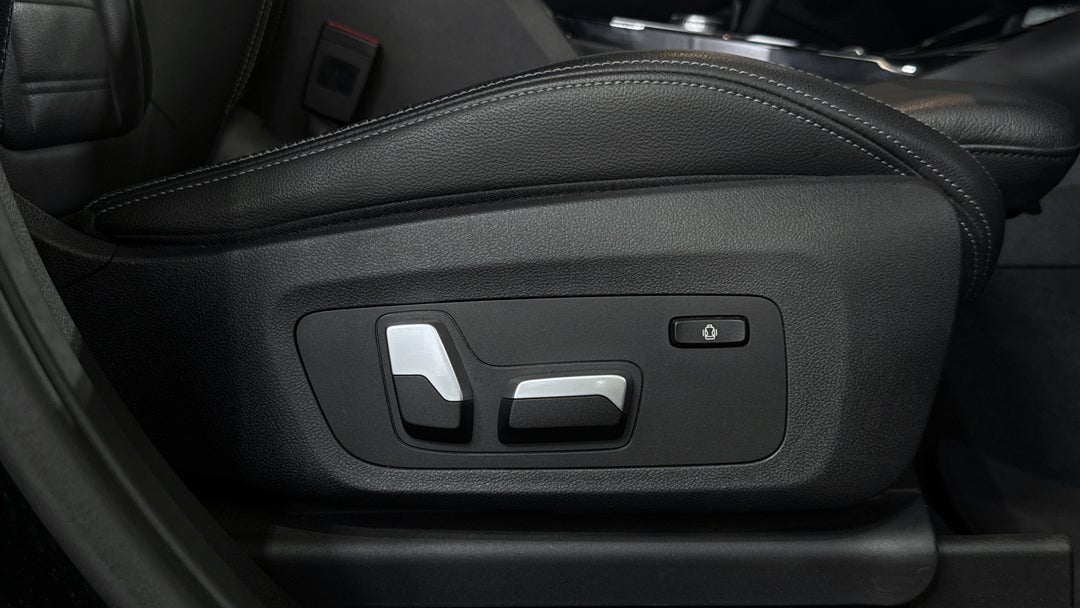 2020 BMW X3 sDrive20i M Sport, Automatic, 70396 km, Drivers Side Adjustment Panel
