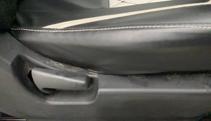 2015 Maruti Wagon R 1.0 LXI CNG, CNG, Manual, 70,547 km, Driver Side Adjustment Panel