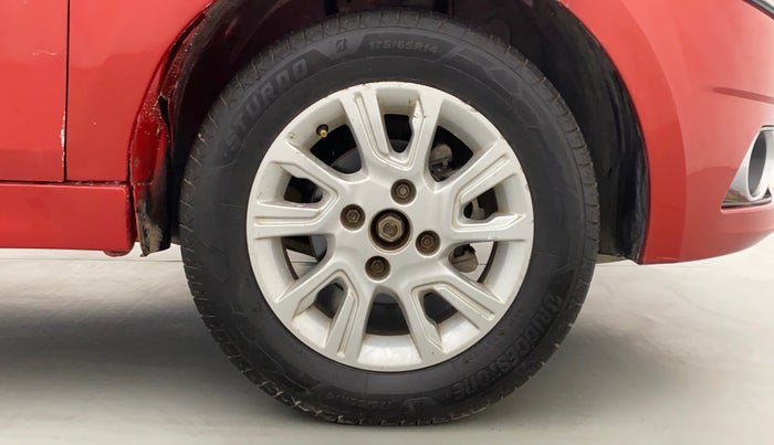 2016 Tata Tiago XZ PETROL, Petrol, Manual, 53,272 km, Right Front Wheel