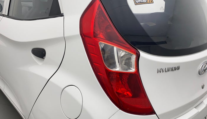2015 Hyundai Eon D-LITE+, Petrol, Manual, 41,977 km, Left tail light - Minor scratches