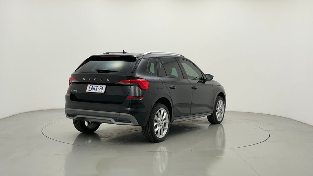 Right Back Diagonal (45- Degree) View