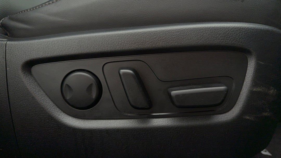 2023 Mazda CX-30 G20 Touring (FWD), Automatic, 36596 km, Drivers Side Adjustment Panel