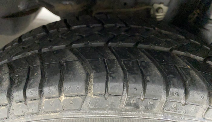 2011 Hyundai Eon MAGNA O, Petrol, Manual, 20,998 km, Left Rear Tyre Tread