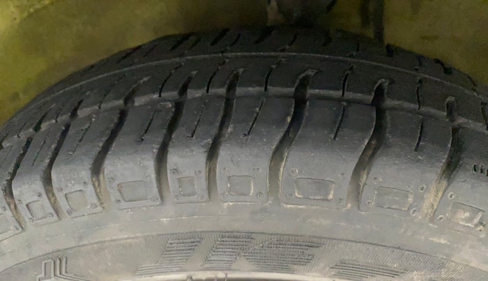2017 Maruti Alto 800 LXI, Petrol, Manual, 25,428 km, Left Front Tyre Tread