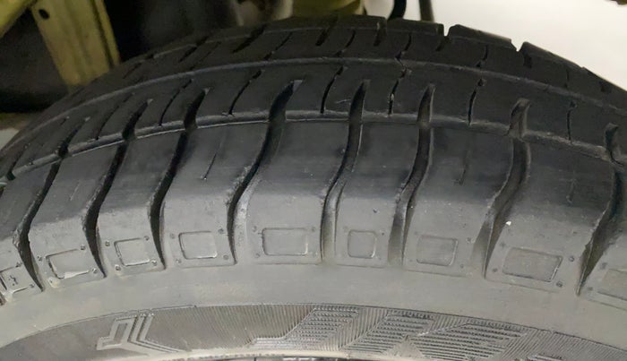 2017 Maruti Alto 800 LXI, Petrol, Manual, 25,428 km, Left Rear Tyre Tread
