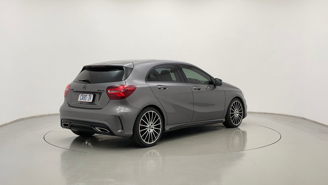 Right Back Diagonal (45- Degree) View