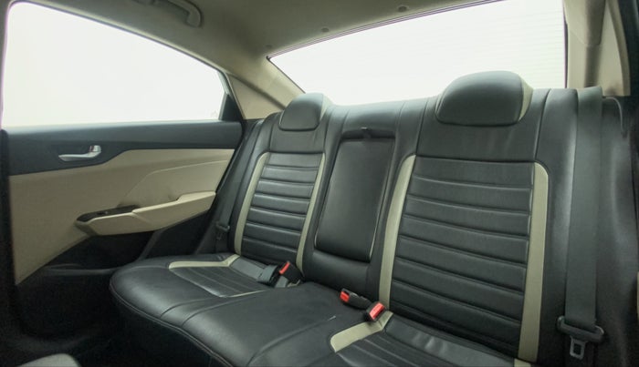 2017 Hyundai Verna 1.6 CRDI SX, Diesel, Manual, 47,772 km, Right Side Rear Door Cabin