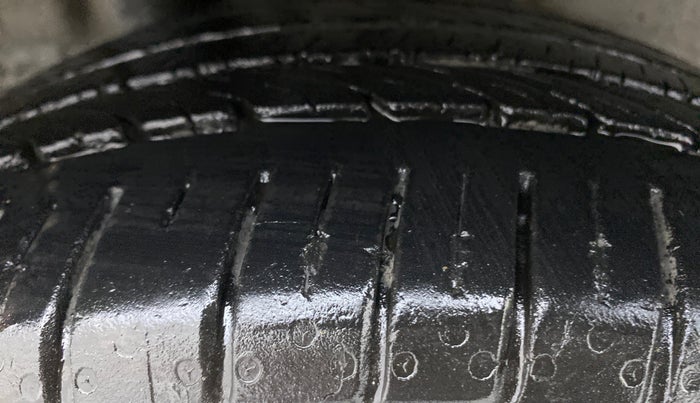 2017 Hyundai Verna 1.6 CRDI SX, Diesel, Manual, 47,772 km, Right Rear Tyre Tread