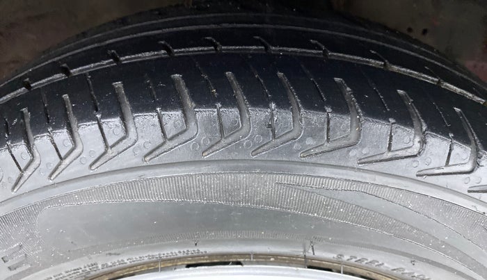 2016 Hyundai Eon ERA PLUS, Petrol, Manual, 34,170 km, Right Front Tyre Tread