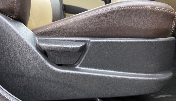 2016 Hyundai Eon ERA PLUS, Petrol, Manual, 34,170 km, Driver Side Adjustment Panel