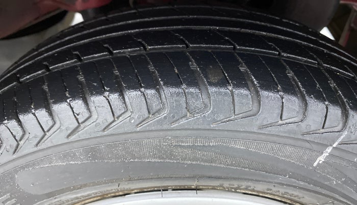 2016 Hyundai Eon ERA PLUS, Petrol, Manual, 34,170 km, Left Rear Tyre Tread