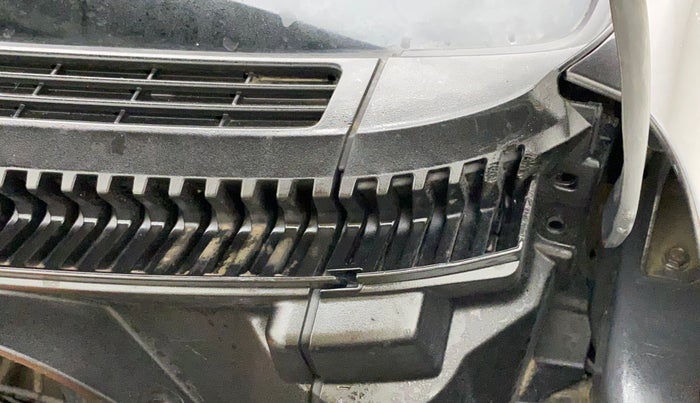 2014 Maruti Ertiga VXI ABS, Petrol, Manual, 41,431 km, Bonnet (hood) - Cowl vent panel has minor damage