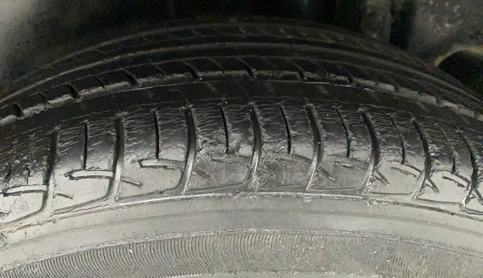 2014 Maruti Ertiga VXI ABS, Petrol, Manual, 41,431 km, Left Rear Tyre Tread