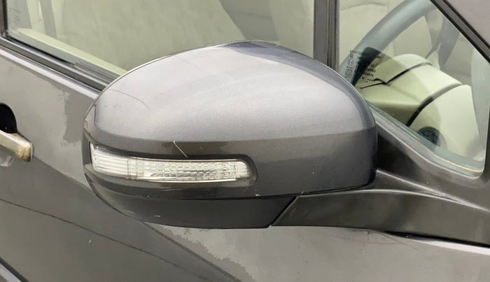 2014 Maruti Ertiga VXI ABS, Petrol, Manual, 41,431 km, Right rear-view mirror - Cover has minor damage
