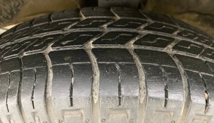 2014 Maruti OMNI E 8 STR, Petrol, Manual, 43,369 km, Left Front Tyre Tread