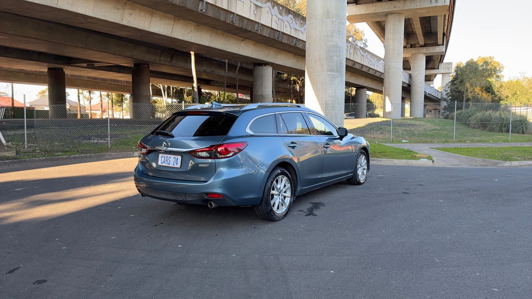 Right Back Diagonal (45- Degree) View