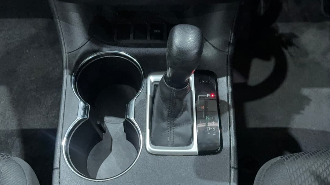 2017 Toyota Kluger Gx (4x2), Automatic, 105868 km, Gear Lever 