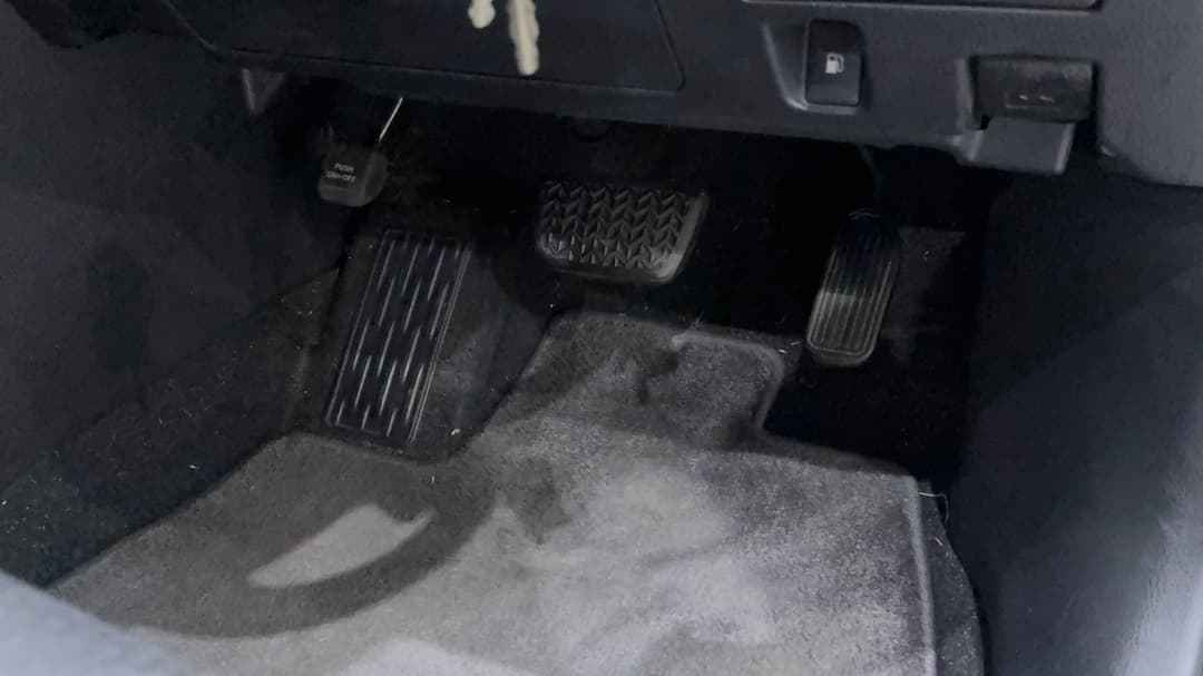 2017 Toyota Kluger Gx (4x2), Automatic, 105868 km, Pedals and Footmat