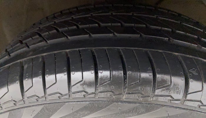 2019 Maruti Baleno ZETA PETROL 1.2, Petrol, Manual, 55,854 km, Right Front Tyre Tread