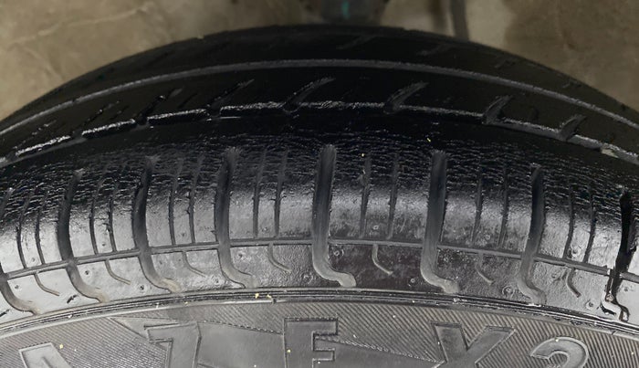 2017 Maruti Alto 800 LXI, Petrol, Manual, 79,704 km, Left Front Tyre Tread
