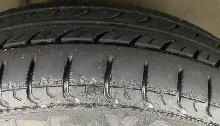2011 Maruti Zen Estilo LXI CNG, CNG, Manual, 75,449 km, Right Front Tyre Tread