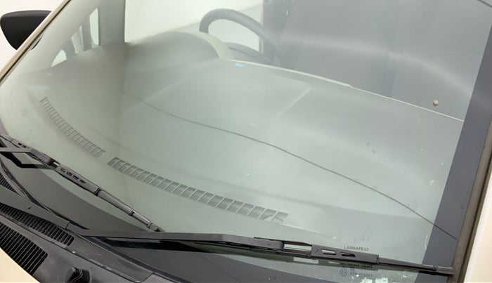2011 Maruti Zen Estilo LXI CNG, CNG, Manual, 75,449 km, Front windshield - Minor spot on windshield