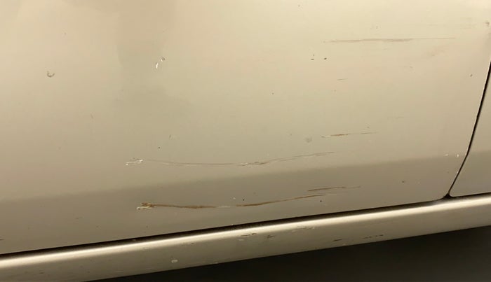 2011 Maruti Zen Estilo LXI CNG, CNG, Manual, 75,449 km, Front passenger door - Only Rusting not metal eat up (>1 Inch not on edges and Circle shape)