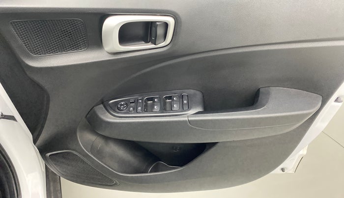 2022 Hyundai VENUE 1.0 TURBO GDI SX+ AT, Petrol, Automatic, 2,200 km, Driver Side Door Panels Control