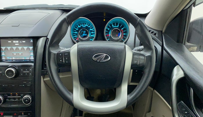 2018 Mahindra XUV500 W9, Diesel, Manual, 98,201 km, Steering Wheel Close Up
