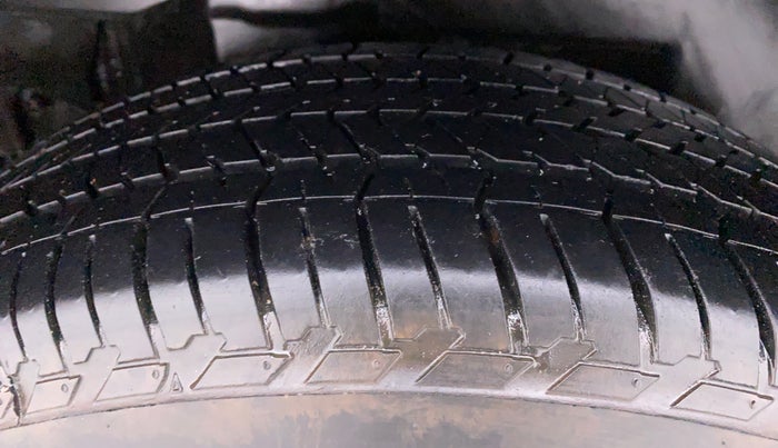 2018 Mahindra XUV500 W9, Diesel, Manual, 98,201 km, Right Rear Tyre Tread
