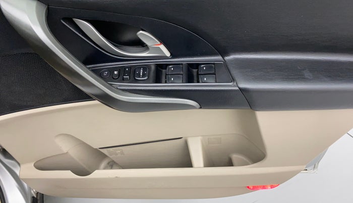 2018 Mahindra XUV500 W9, Diesel, Manual, 98,201 km, Driver Side Door Panels Control