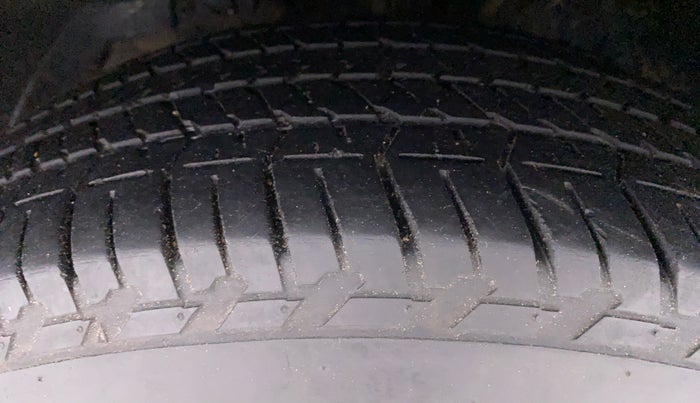 2018 Mahindra XUV500 W9, Diesel, Manual, 98,201 km, Left Front Tyre Tread
