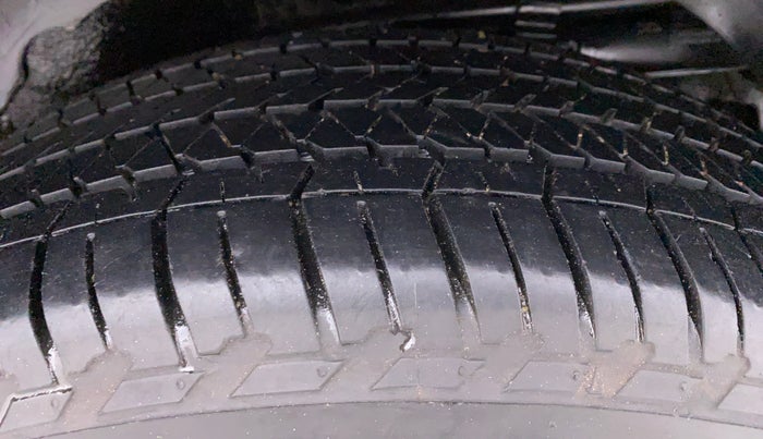 2018 Mahindra XUV500 W9, Diesel, Manual, 98,201 km, Left Rear Tyre Tread