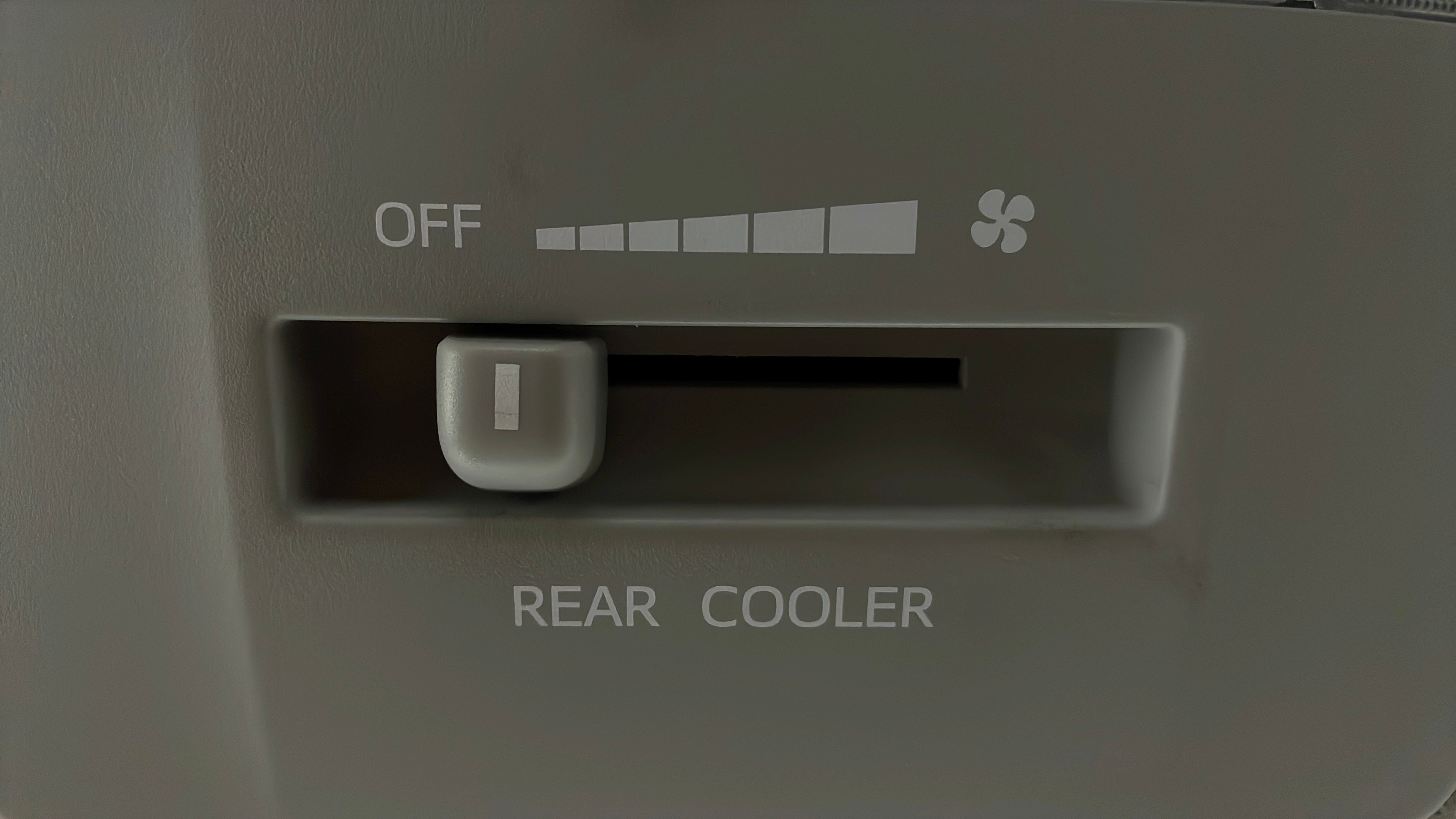 Toyota Fortuner-Rear AC Temperature Control