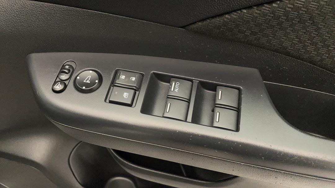 2015 Honda CR-V Vti Le (4x4), Automatic, 77740 km, Drivers Side Door Panel Controls