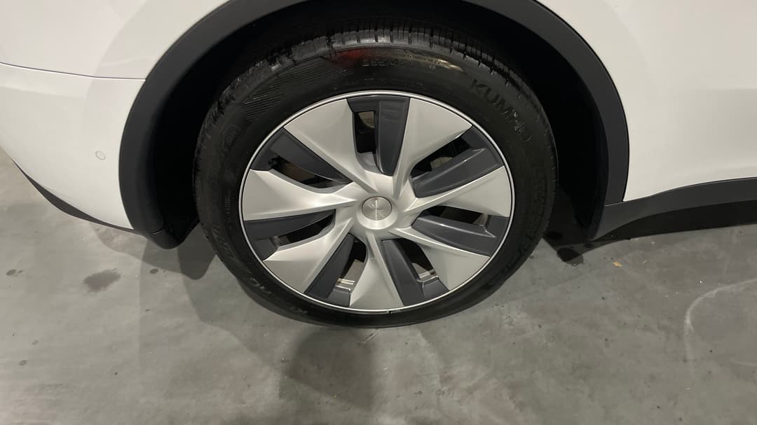 2023 Tesla Model Y Rear-wheel Drive, Automatic, 43174 km, Right Rear Wheel