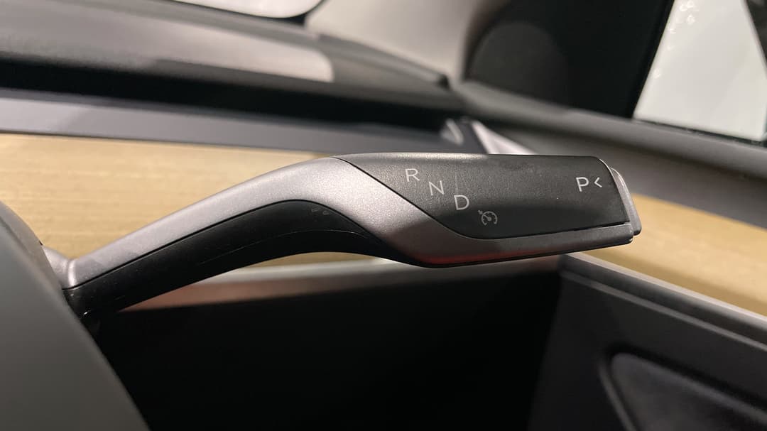 2023 Tesla Model Y Rear-wheel Drive, Automatic, 43174 km, Gear Lever 