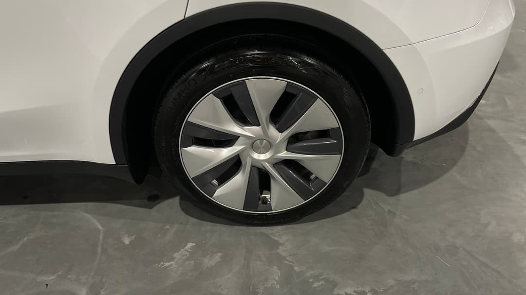 2023 Tesla Model Y Rear-wheel Drive, Automatic, 43174 km, Left Rear Wheel