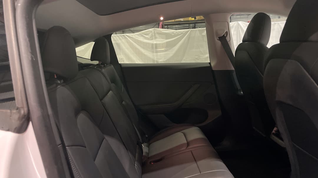 2023 Tesla Model Y Rear-wheel Drive, Automatic, 43174 km, Right Side Rear Door Cabin View