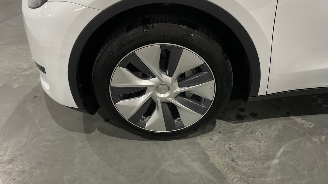 2023 Tesla Model Y Rear-wheel Drive, Automatic, 43174 km, Left Front Wheel