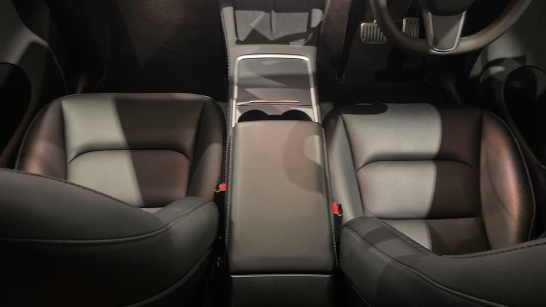 2023 Tesla Model Y Rear-wheel Drive, Automatic, 43174 km, Center Console