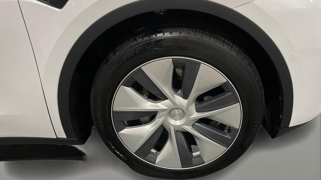 2023 Tesla Model Y Rear-wheel Drive, Automatic, 43174 km, Right Front Wheel
