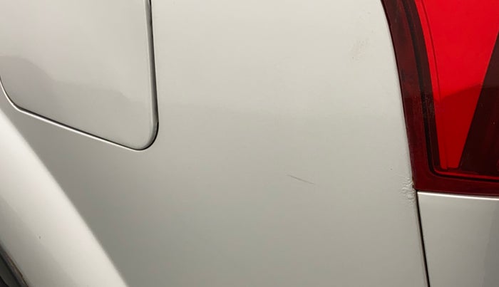 2018 Mahindra XUV500 W11 AT, Diesel, Automatic, 60,820 km, Left quarter panel - Minor scratches